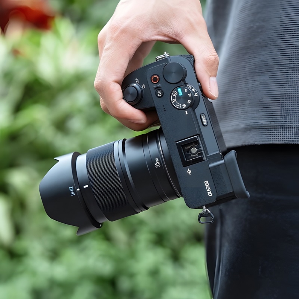 Yongnuo 35mm f/1.8S DA ART APS-C Otofokus Lens, Siyah (Sony E Mount)